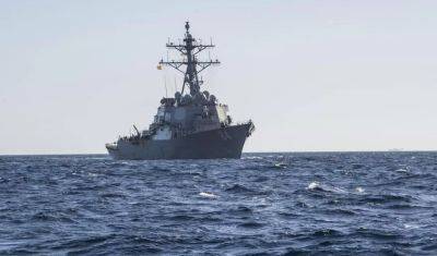Корабль ВМС США обстреляли в Красном море – кто стоит за нападением