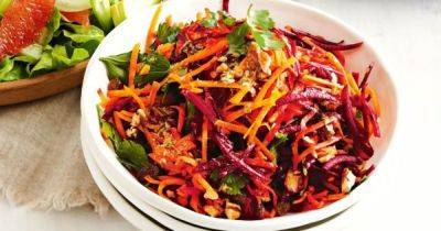 Здоровое питание: салат из моркови, свеклы с изюмом и орехами пекан