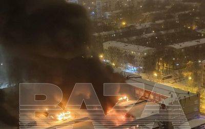 В Москве горит завод специализированных авто