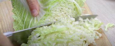 Салат из пекинской капусты, когда хочется что-нибудь вкусненькое: быстрый рецепт