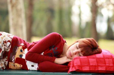 Если мысли не дают спать: эффективные способы для глубокого и здорового сна