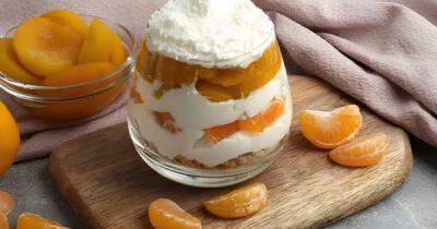 На новогодний стол: рецепт сливочного десерта с мандаринами и сухофруктами