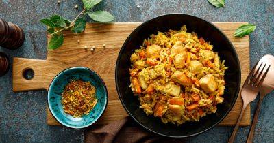 Идеальное блюдо на ужин: рецепт риса с курицей и овощами на сковороде - focus.ua - Украина