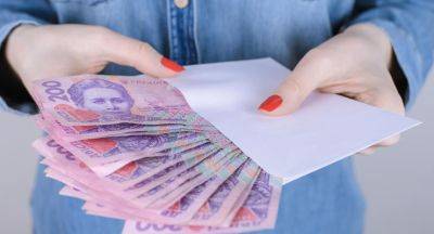 Повезло, но не всем: кому из украинцев уже успели повысить зарплаты