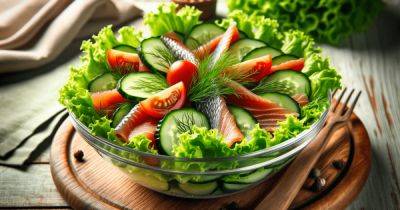 Эскпесс-рецепт: салат с копченой красной рыбой, свежими огурцами и зеленью