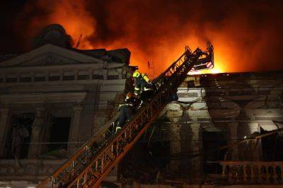 Ночная атака «шахедов»: в центре Харькова произошло 4 пожара (фото, видео)