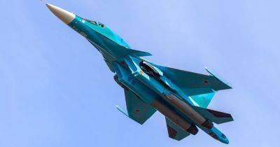 Пытаются обмануть беспилотники: россияне рисуют самолеты-приманки на аэродромах, — ISW