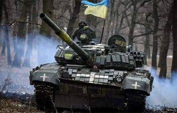 Украинский танк в упор разнес позиции оккупантов и забрал бойцов ВСУ из окружения