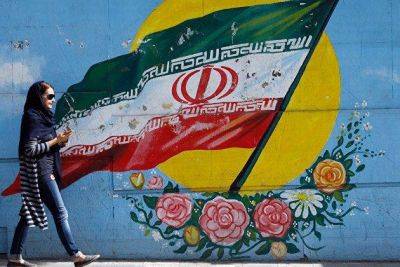 МИД Ирана: Тегеран будет работать над дедолларизацией торговли в рамках БРИКС