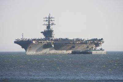 Вертолеты США потопили катера хуситов, попытавшихся захватить судно в Красном море