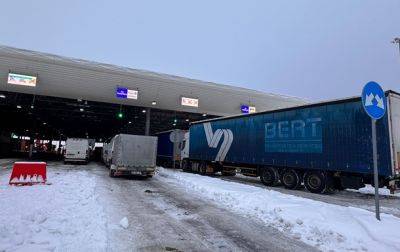 В ПП Угринов-Долгобычув начали пропускать пустые грузовики