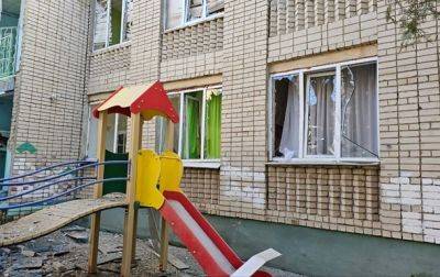 Россияне обстреляли детсад в Херсоне, пострадал человек