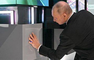 Путину на ВДНХ показали макет бункера