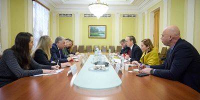 Украина начала консультации с Евросоюзом о гарантиях безопасности
