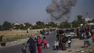 Израиль "агрессивно" действует на юге Газы, призвал жителей Хан-Юниса покинуть город