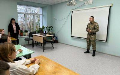 У Зеленского заявили, что оккупанты в Крыму милитаризуют детей