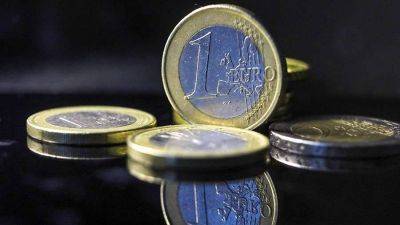 Курс евро на Мосбирже превысил 99 рублей впервые с 7 ноября