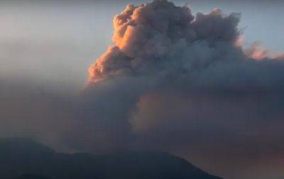Извержение вулкана в Индонезии: 22 жертвы - korrespondent.net - Украина - Индонезия