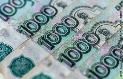 Рубль умеренно снижается относительно доллара и юаня с учетом нейтральных нефтяных котировок