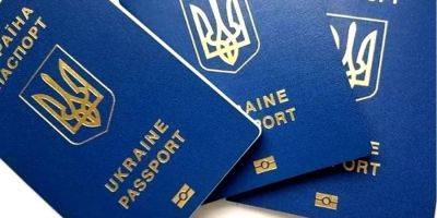 Новая услуга. Как и где 18-летние украинцы могут оформить свой первый паспорт за границей