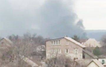 В Мариуполе на базе российских войск раздались взрывы и начался пожар