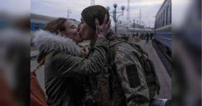 «Укрзализныця» запустила сервис спецзаказа билетов для военнослужащих: как им воспользоваться