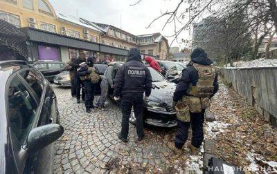 Имели по 300 тыс. грн ежемесячно: полиция Закарпатья задержала наркоторговцев