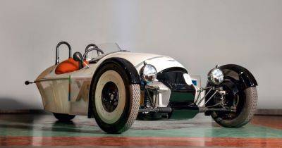 Британцы показали необычный трехколесный электромобиль в ретро-стиле (фото)