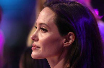 Поклонники молятся о ее здоровье: у Анджелины Джоли возник паралич лица