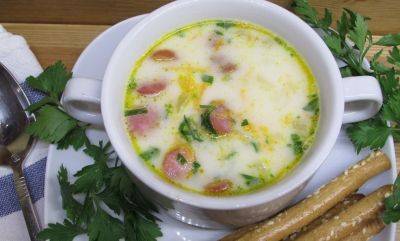 Говорят, что добавку будет просить даже самый сытый: рецепт ароматного сырного супа с копчеными колбасками