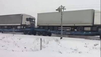 Блокада границы – Укрзализныця будет массово перевозить фуры поездами