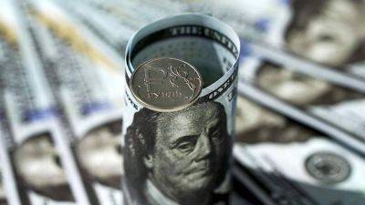 Эксперт рассказал о результатах введенных валютных ограничений в России