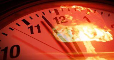 Стрелки тикают: Часы Судного дня предупреждают, что мир ждет катастрофа в 2024 году