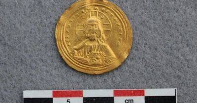 Наследие Ярослава Мудрого. В Норвегии обнаружили 1000-летнюю монету с лицом Иисуса (фото)