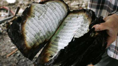 Рвать и сжигать нельзя: в Дании будут наказывать за осквернение "священных текстов"