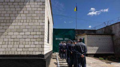 Лагерь военнопленных в Украине - видео из лагеря Захід-2 в тылу