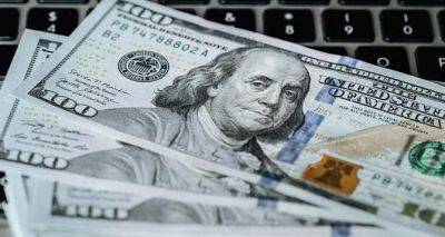 Курс растет: Эксперт рассказал, что будет с долларом в середине декабря