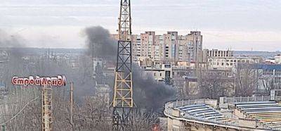 В Луганске взорвали автомобиль с местным "чиновником": в сети публикуют видео и фото с места происшествия