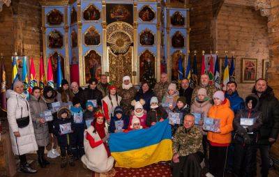 Командование ВСУ на Святого Николая вручило подарки детям и раненым бойцам - фото