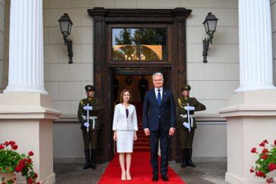 В беседе с молдавской коллегой президент выразил поддержку европейскому курсу Молдавии