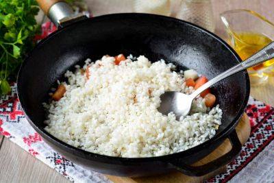 Способ, проверенный годами: как нужно варить рис, чтобы он никогда не слипался