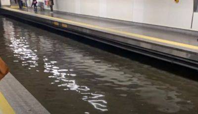 Мощный потоп в тоннелях метро Киева: пришлось срочно останавливать поезда. Видео