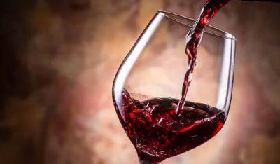 Оказывается, разница есть и она резонна: какое вино считается самым вредным для организма - красное или белое