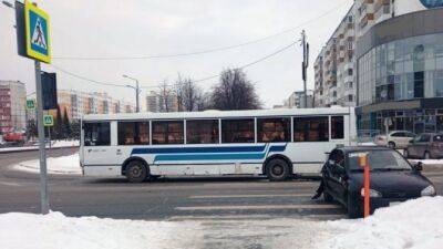В Тобольске пассажирский автобус въехал в учебную "Ладу" - usedcars.ru - Тюменская обл. - Тобольск
