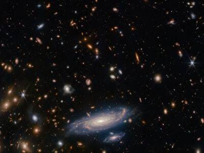 Телескоп James Webb показал фото с множеством галактик