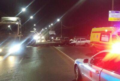 Водителя легковушки увезли в больницу с места ДТП на Московском шоссе в Твери