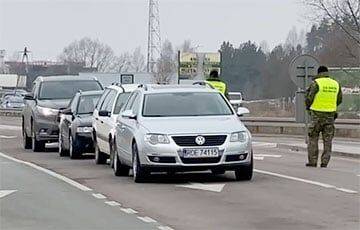 Видеофакт: Подъезд к пограничному переходу «Бобровники» перекрыт