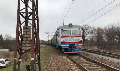 Из-за ракетной атаки на Харьковщине опаздывают пригородные поезда