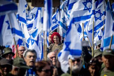 Протестный поход резервистов из Латруна в Иерусалим завершился митингом у здания Верховного суда