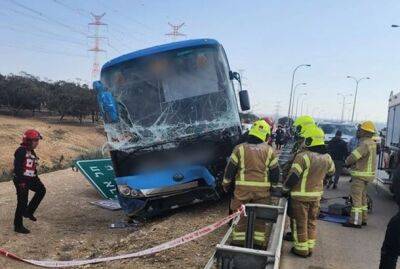 ДТП в Негеве: водитель автобуса потерял сознание, трое пострадавших